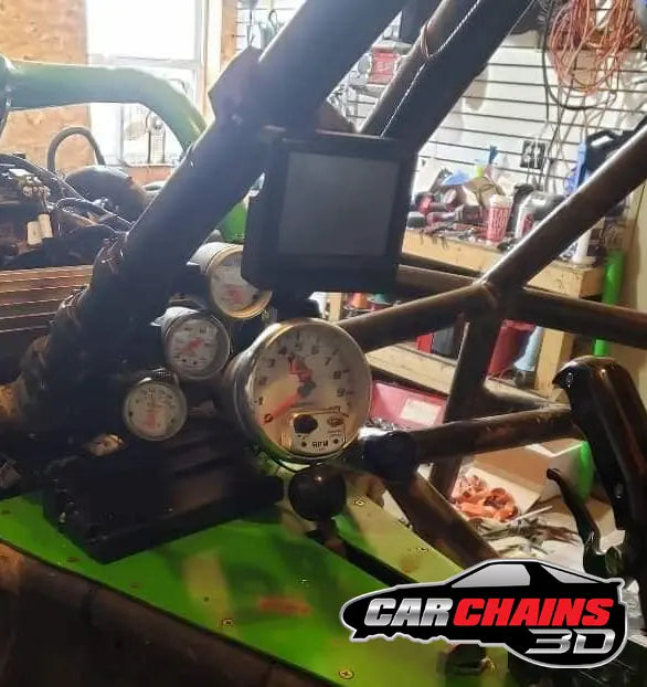 fully articulating mount, designed to attach seamlessly to any bar ranging from 1 to 2 inches in diameter. The bar clamp is constructed from durable metal and includes a selection of rubber inserts to accommodate various bar sizes. The screen holder, 3D printed from high-temperature carbon fiber-infused material, ensures both strength and reliability, making it ideal for high-performance environments.