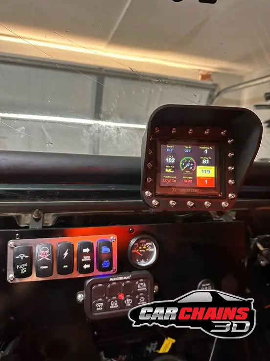 the 3.5 inch Terminator X and Sniper Holley screens, designed specifically for off-road vehicles and boats. This 3D Printed Water Resistant Roll Bar Mount offers protection against splashes of water and rain, making it ideal for rugged environments. While not intended for full submersion, this mount retains touchscreen functionality, with a slight reduction in sensitivity.