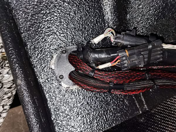 Universal bulkhead fitting for terminator x and x max systems