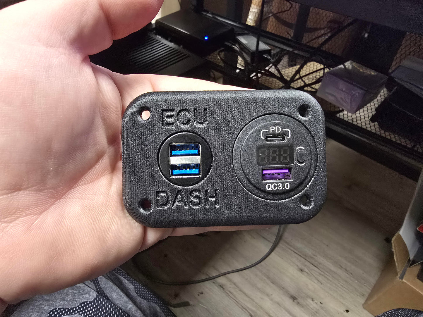 USB hub with 12v Powered Phone Chargers